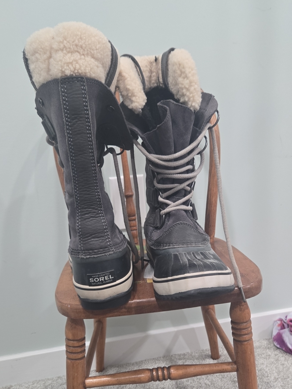 Sorel Women's Grey Lace-Up Winter Boots with Cream Shearling Cuff
